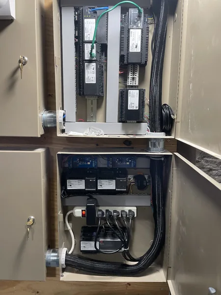 Networks & equipment racks — photo 002