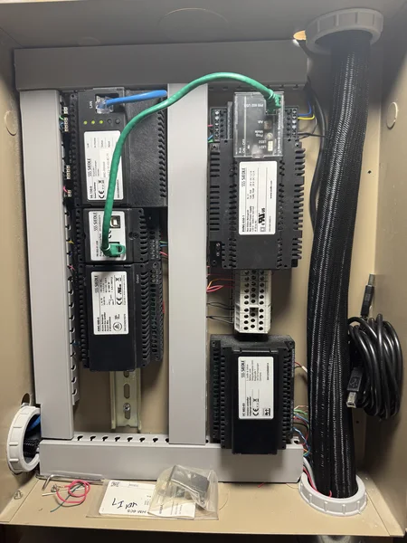 Networks & equipment racks — photo 085